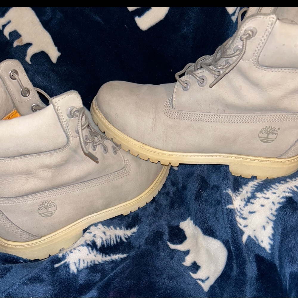 Wolf grey and white Timberlands in real good shape,Women’s size 10.